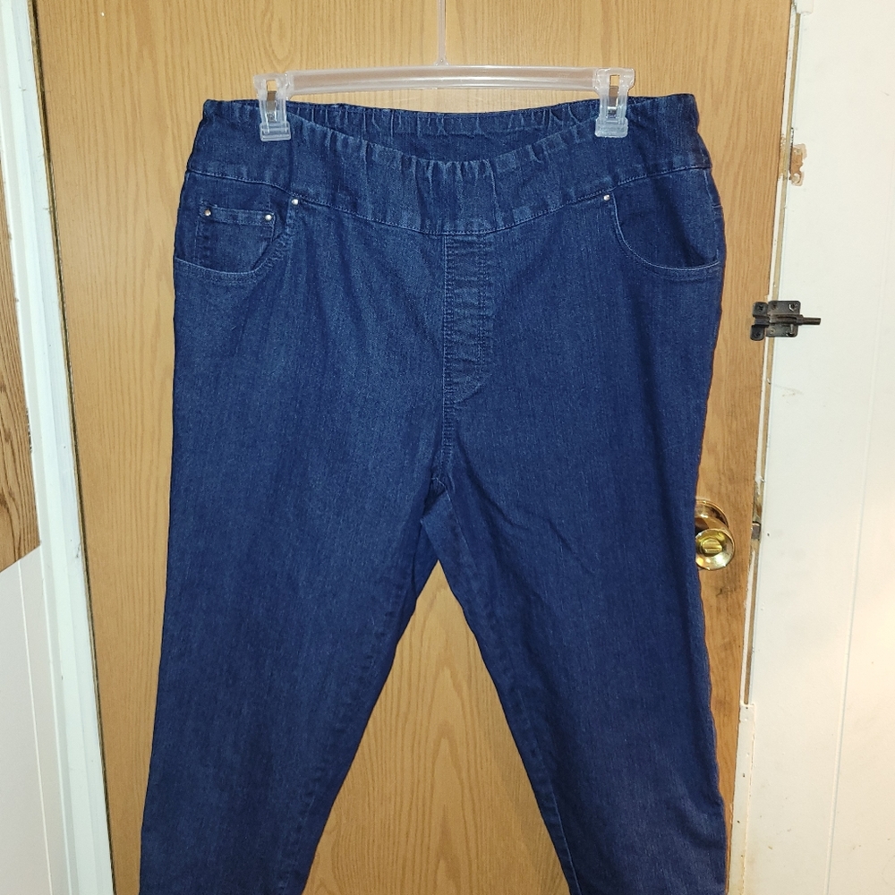 Plus size denim capris